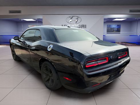 Used 2016 Dodge Challenger SXT RWD image 8