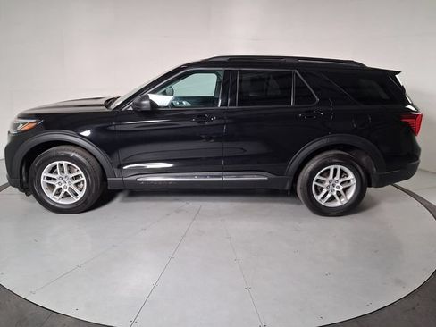 Used 2025 Ford Explorer Active AWD/4WD image 7
