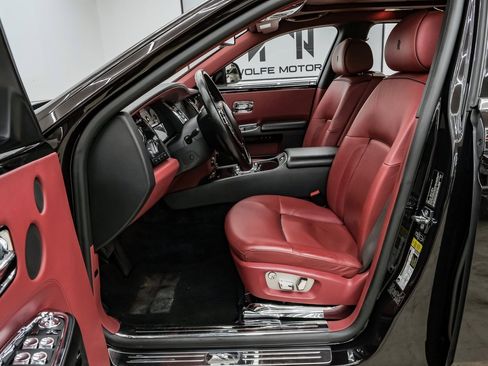 Used 2014 Rolls-Royce Ghost image 41