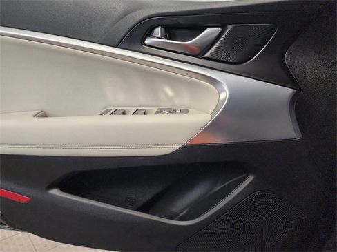 Used 2025 Genesis G70 2.5T image 23