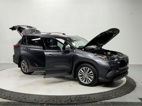 Used 2020 Toyota Highlander Platinum image 9