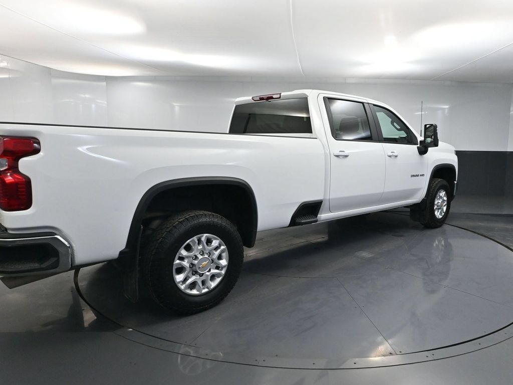 Used 2025 Chevrolet Silverado 3500 LT w/ Safety Package AWD/4WD image 4