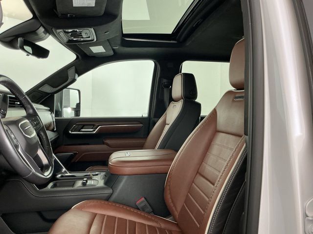 Used 2024 GMC Sierra 3500 Denali Ultimate AWD/4WD image 17