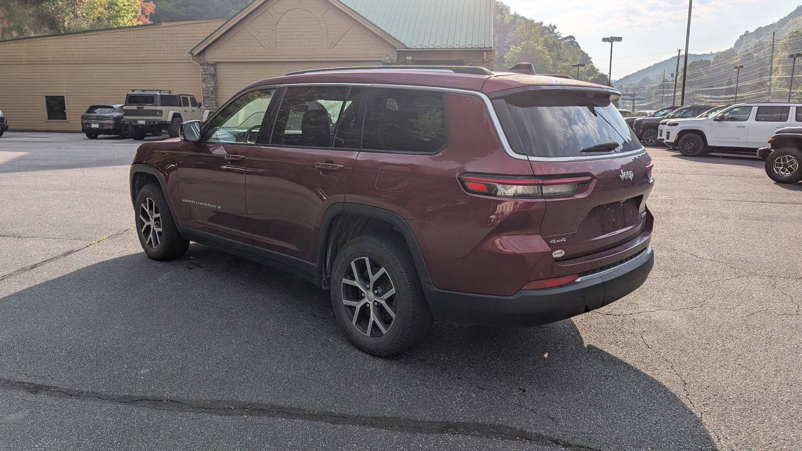 Used 2023 Jeep Grand Cherokee L Limited w/ Luxury Tech Group II AWD/4WD image 39