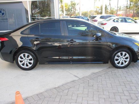Used 2022 Toyota Corolla LE image 8