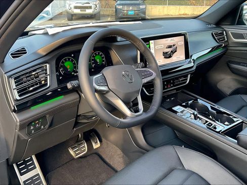 New 2026 Volkswagen Atlas Cross Sport SEL R-Line image 9