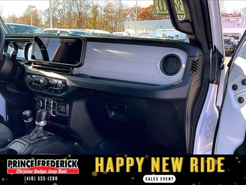 Used 2024 Jeep Gladiator Sport image 13