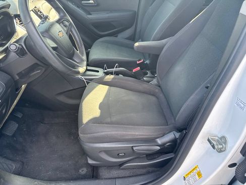 Used 2017 Chevrolet Trax LS FWD image 5