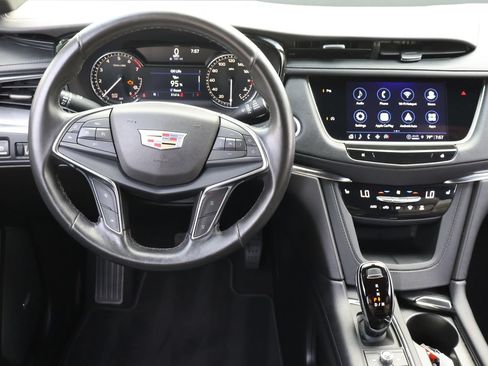 Certified 2022 Cadillac XT5 Luxury FWD image 15