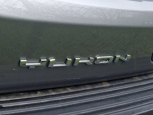 Used 2023 GMC Yukon XL SLT AWD/4WD image 31