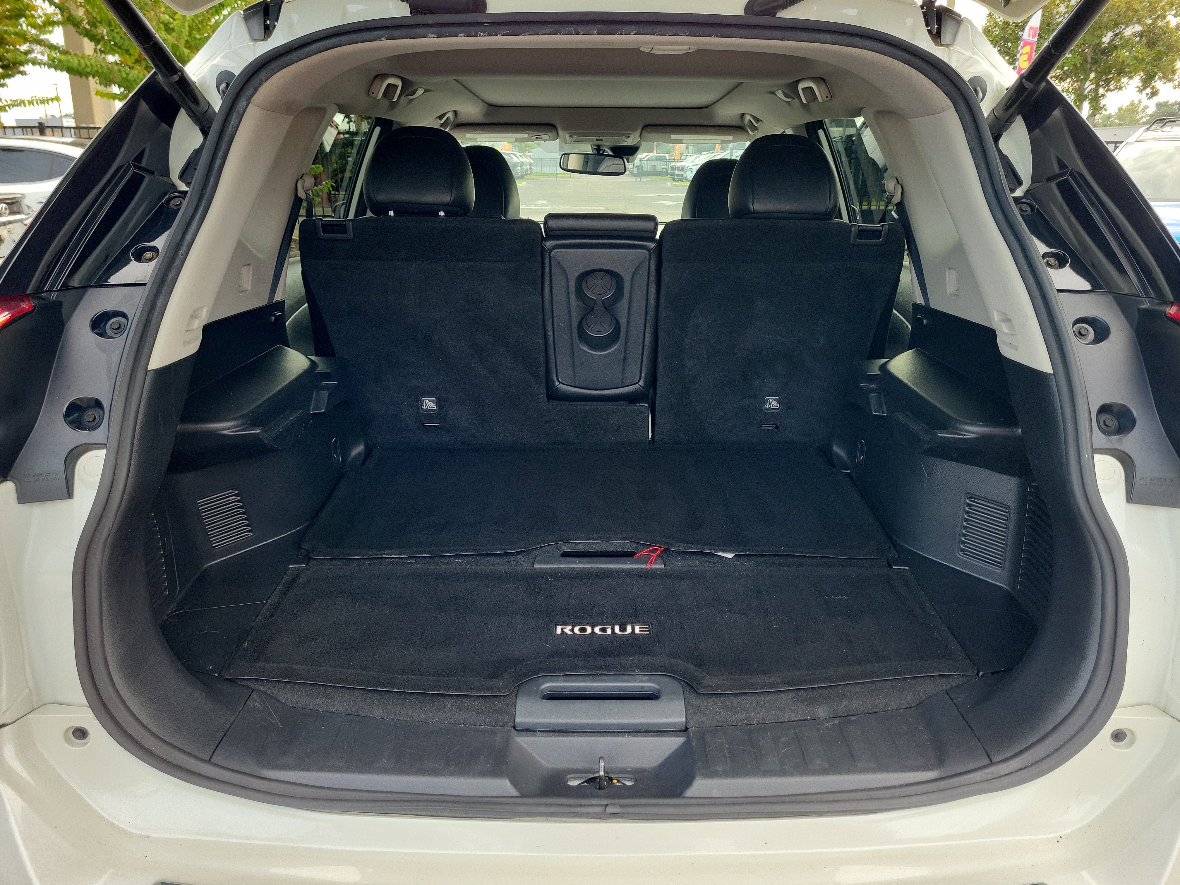 Used 2019 Nissan Rogue SL w/ Premium Package FWD image 4