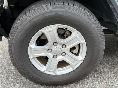 Used 2019 Jeep Wrangler Unlimited Sport S image 11