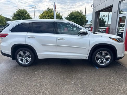 Used 2018 Toyota Highlander Limited AWD/4WD image 2