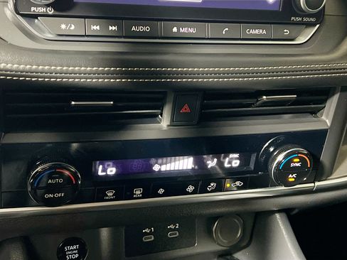 Used 2024 Nissan Rogue SV FWD image 27
