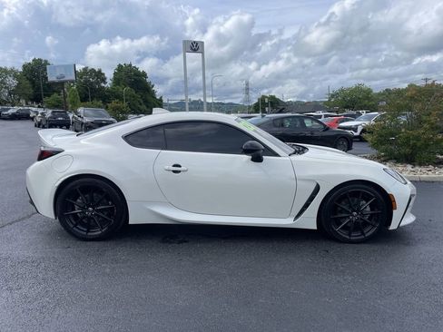 Used 2022 Toyota GR86 Premium w/ ALL Weather Mat Package (TMS) RWD image 4