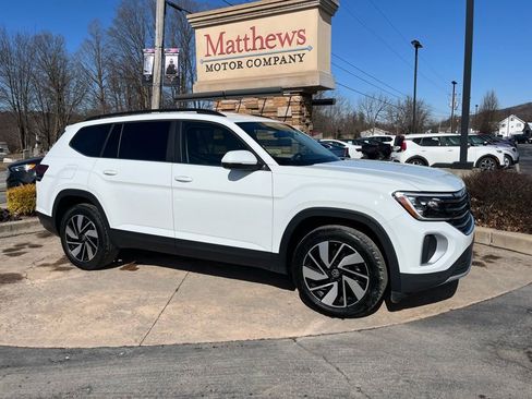 Used 2024 Volkswagen Atlas SE image 4