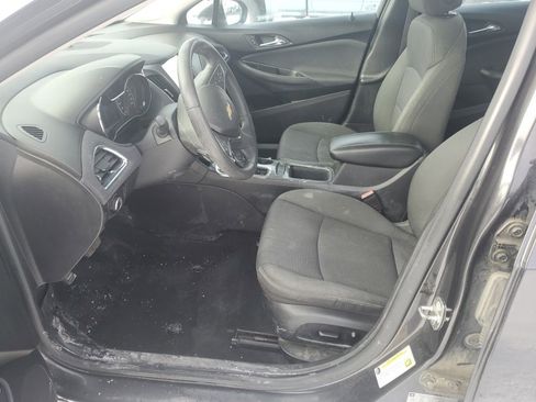 Used 2017 Chevrolet Cruze LT image 4
