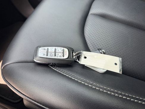 Used 2025 Chrysler Pacifica Select FWD image 23
