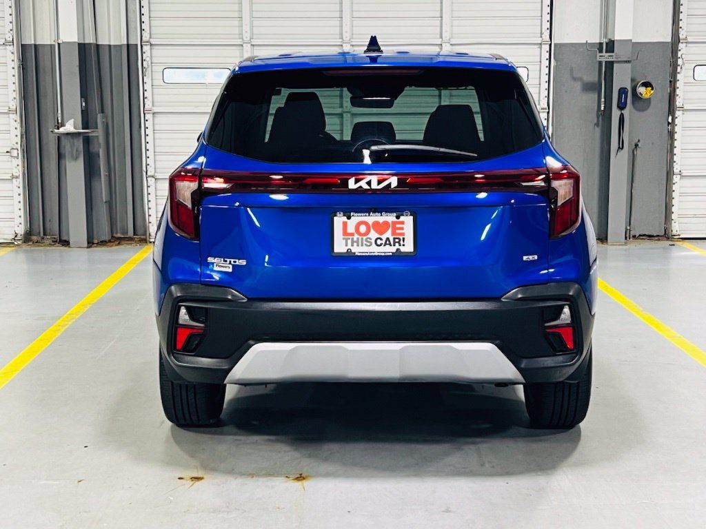 Used 2024 Kia Seltos LX AWD/4WD image 16