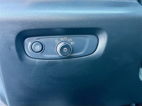 Used 2023 Chevrolet Traverse LT w/ LT Premium Package image 10