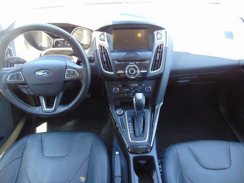 Used 2016 Ford Focus Titanium w/ Titanium Technology Package FWD image 17