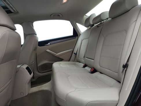 Used 2014 Volkswagen Passat TDI SE image 21