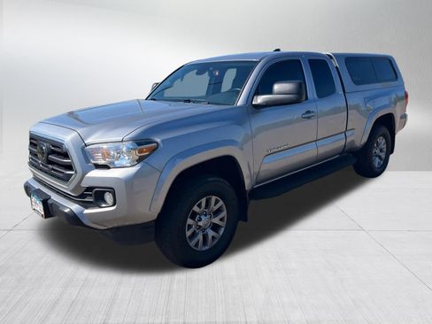 Used 2019 Toyota Tacoma SR5 AWD/4WD image 3