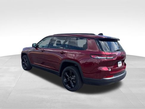 Used 2022 Jeep Grand Cherokee L Limited w/ Black Appearance Package AWD/4WD image 3
