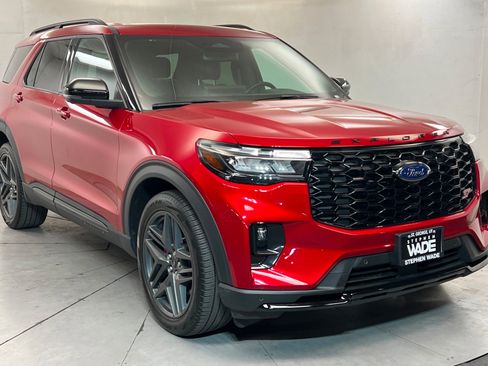 Used 2025 Ford Explorer ST w/ Sun And Sound Package AWD/4WD image 8