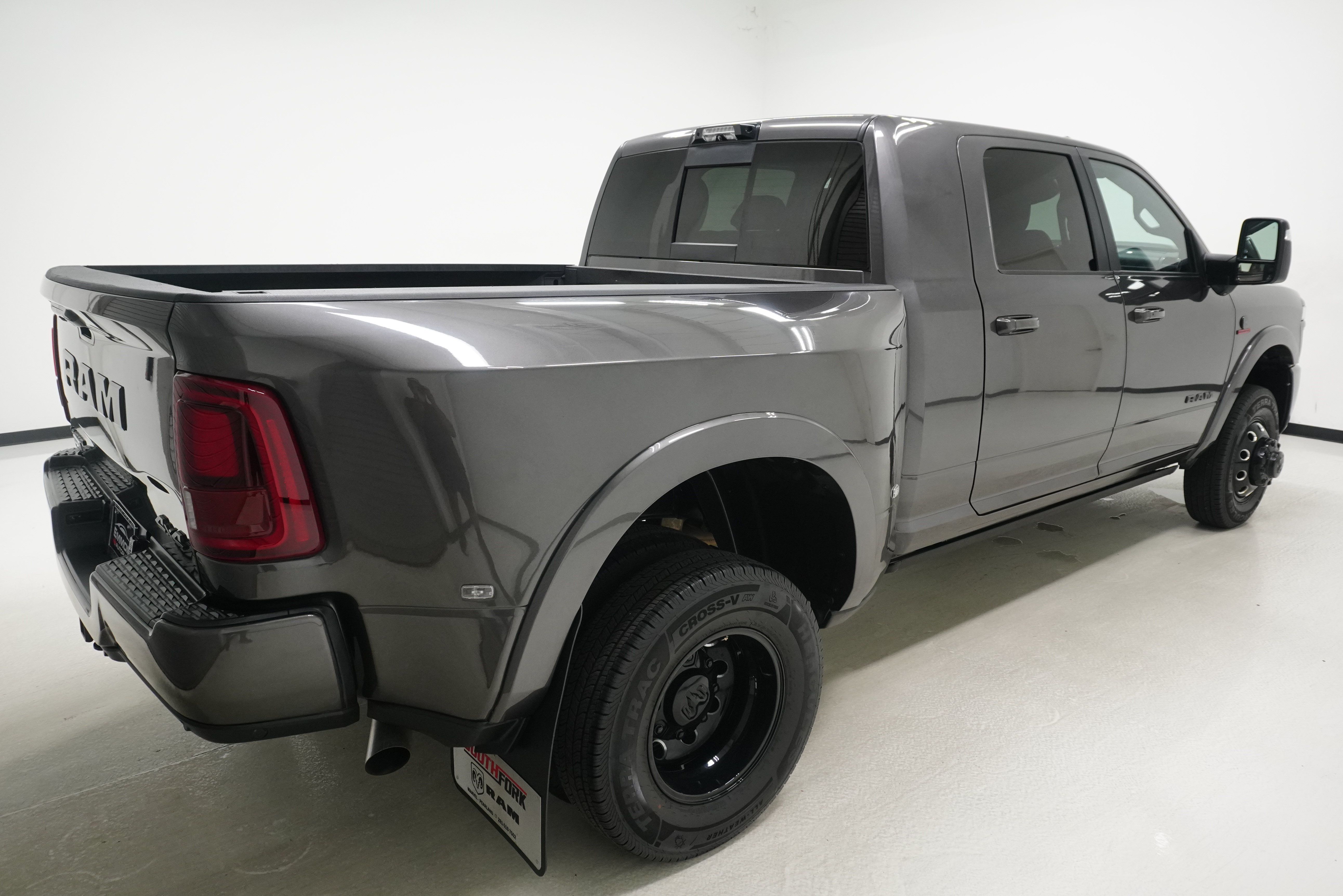 Used 2025 RAM 3500 Limited AWD/4WD image 4