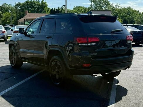 Used 2018 Jeep Grand Cherokee Laredo AWD/4WD image 11