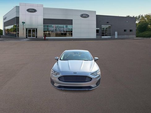 Used 2020 Ford Fusion SE FWD image 3
