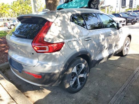 Certified 2025 Volvo XC40 B5 Plus AWD/4WD image 3