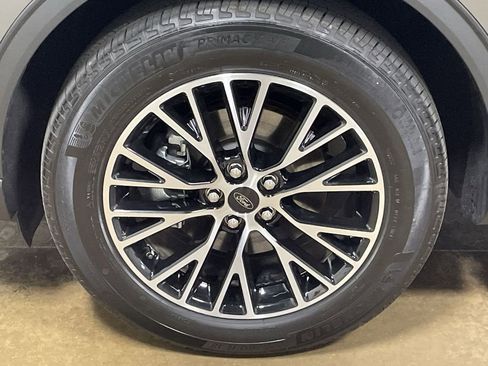 Used 2024 Ford Escape SE image 31