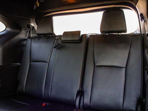 Used 2025 Toyota Highlander XSE AWD/4WD image 35