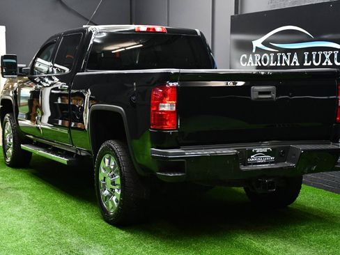 Used 2019 GMC Sierra 2500 Denali w/ Duramax Plus Package AWD/4WD image 3