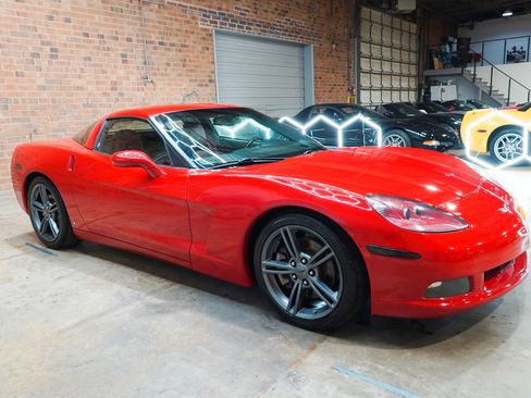 Used 2006 Chevrolet Corvette Coupe w/ Preferred Equipment Group RWD image 2