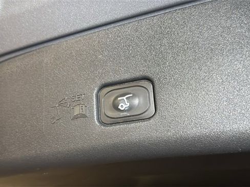 Used 2024 Lincoln Nautilus Reserve w/ Equipment Group 203A image 17