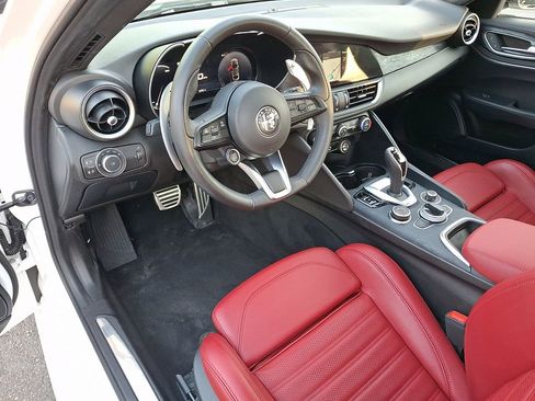 Used 2024 Alfa Romeo Giulia Sprint AWD/4WD image 9