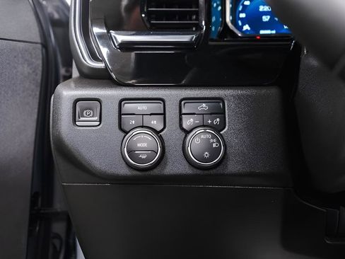 Used 2023 Chevrolet Silverado 1500 LT AWD/4WD image 19