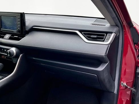 Used 2021 Toyota RAV4 LE image 18