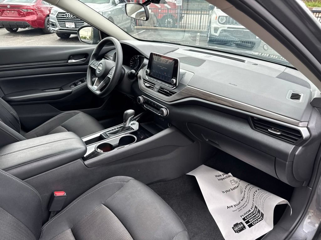 Used 2024 Nissan Altima 2.5 SV FWD image 33