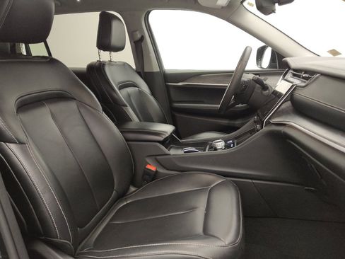 Used 2023 Jeep Grand Cherokee L Limited AWD/4WD image 21