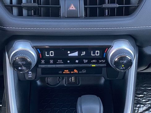 Used 2025 Toyota RAV4 XLE image 31