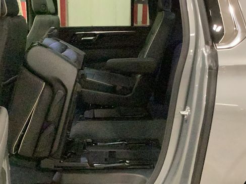 New 2026 Chevrolet Suburban Premier image 10