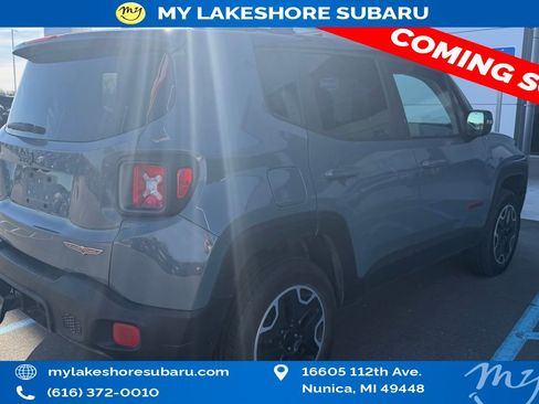 Used 2017 Jeep Renegade Trailhawk w/ Premium Trailhawk Package image 9