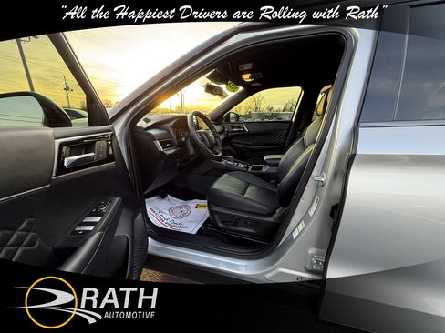 Used 2024 Mitsubishi Outlander SEL Black Edition image 11