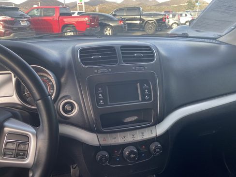 Used 2020 Dodge Journey SE w/ SE Popular Equipment Group image 13