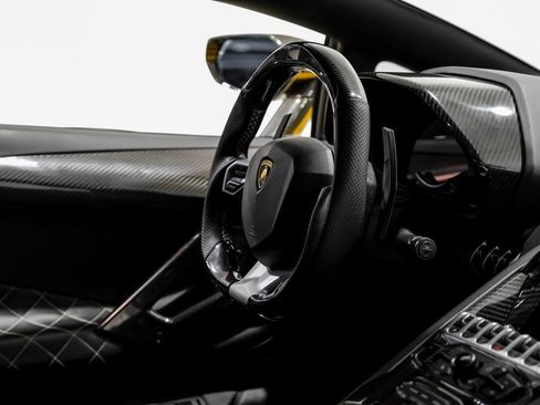 Used 2016 Lamborghini Aventador LP 700-4 image 10