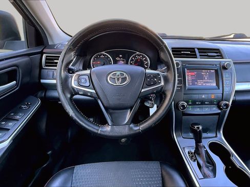 Used 2015 Toyota Camry SE FWD image 6